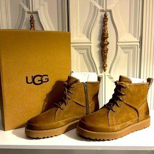 NWB NEVER WORN UGG chukkas Women’s